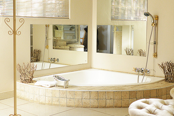 Internation Luxury Awards Winner - Thaba Tshwene Game Lodge by Thaba Tshwene Game Lodge
