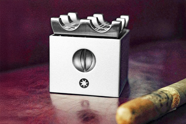 Internation Luxury Awards Winner - VANITY FAIR CROWN CIGAR CUTTER by Guangzhou Xiuhu Tobacco Trading Co., Ltd.