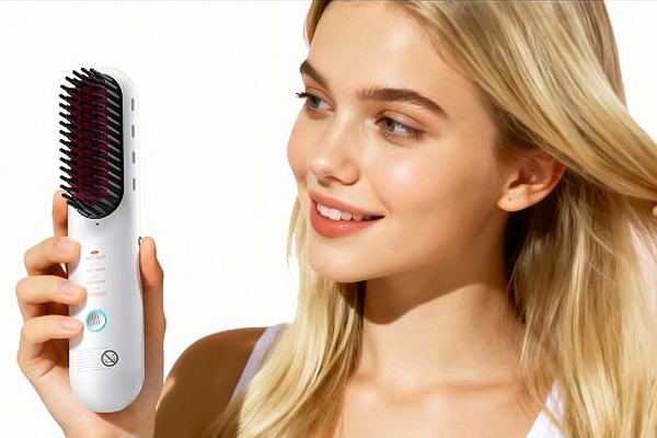 Internation Luxury Awards Winner - HS Series Straightening Brush by Shen Zhen Black White Grey Communication Technology Co., Ltd.